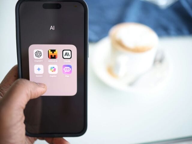 solen-feyissa-hWSNT_Pp4x4-unsplash